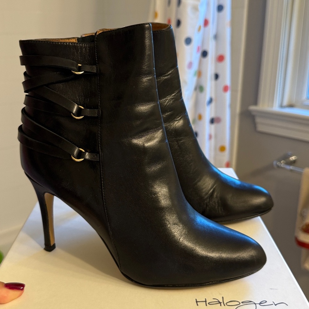 Halogen Black leather Stiletto booties sz7